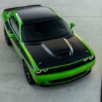 Parking Dodge Challenger City 