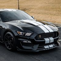 Driving Muscle Car Mustang GT