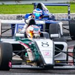 سرعة سباق السيارات