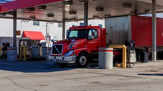 Gas Station: Trucker Parking - Screenshot 2
