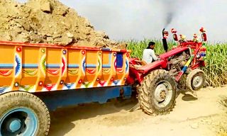 Cargo Tractor Trolley Driver - Screenshot 3