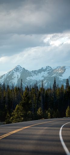 Distant mountain ranges - Screenshot 1