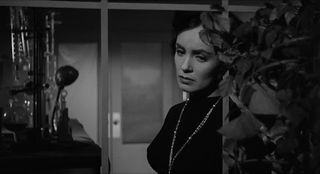 The Wasp Woman - Screenshot 1