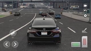 City Traffic Toyota Camry XLE - Screenshot 2