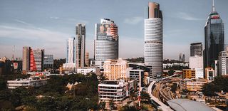 Serene lake reflections - Screenshot 1